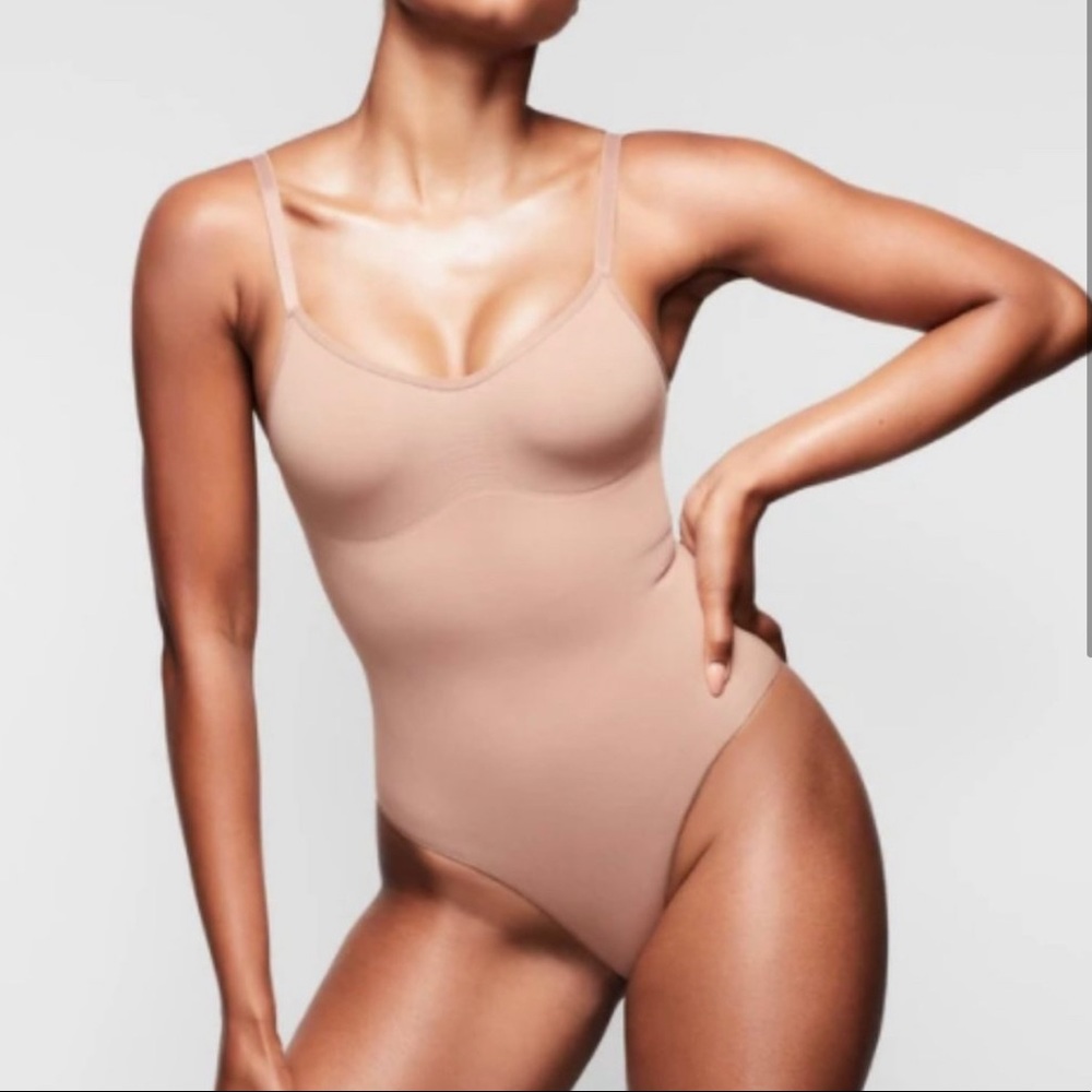 SKIMS(Sienna-S/M) Fits Everyone Sculpting Bodysuit Brief with Snaps